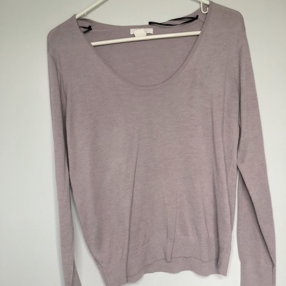 Light purple light sweater